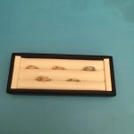 Exhibidor hexagonal para 14 anillos (tue-an-016)